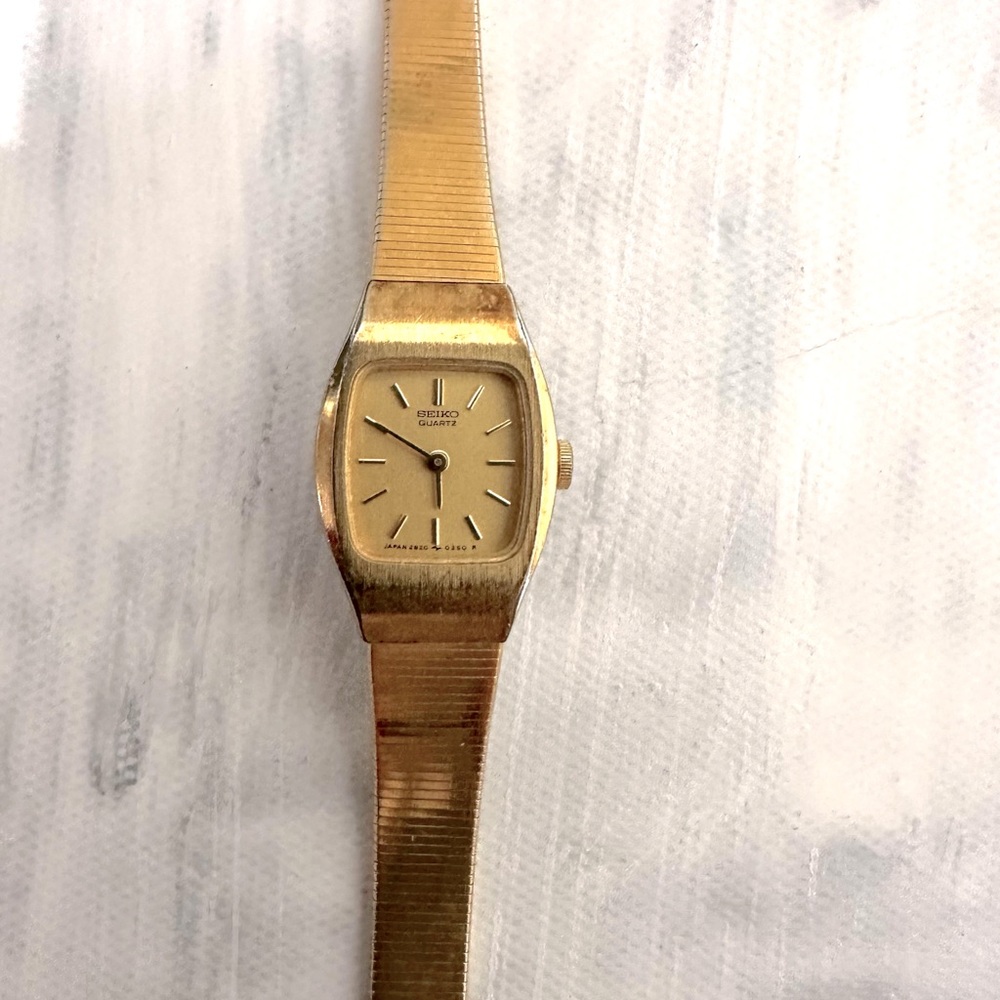 Seiko Quartz Gold Tone Vintage Watch Japan Textured Band Women Cocktail